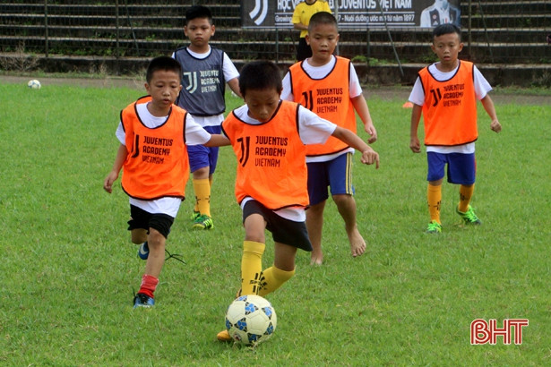 Hơn 200 thí sinh Hà Tĩnh dự tuyển vào Học viện Bóng đá Juventus Việt Nam