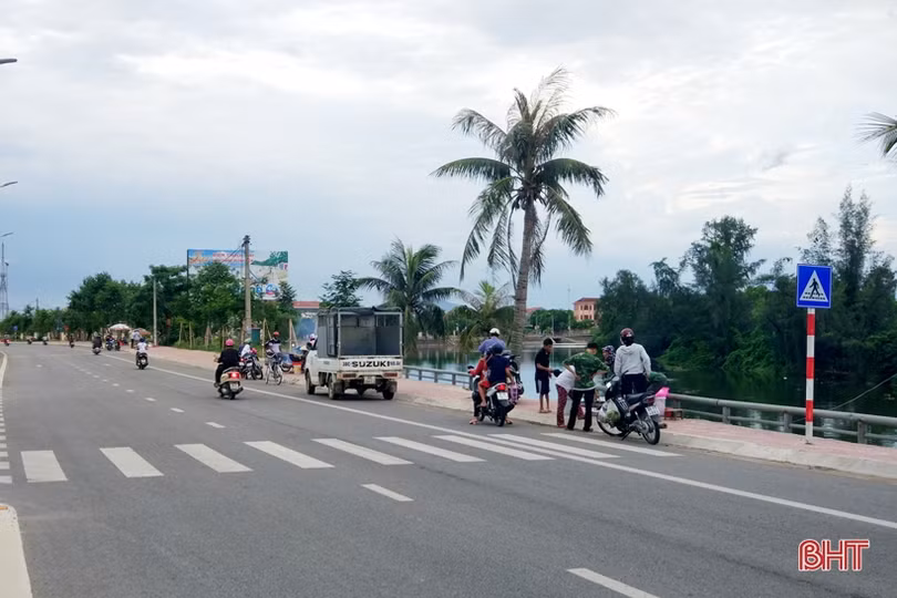 Mưu sinh bên lề đường: Giận mà thương!