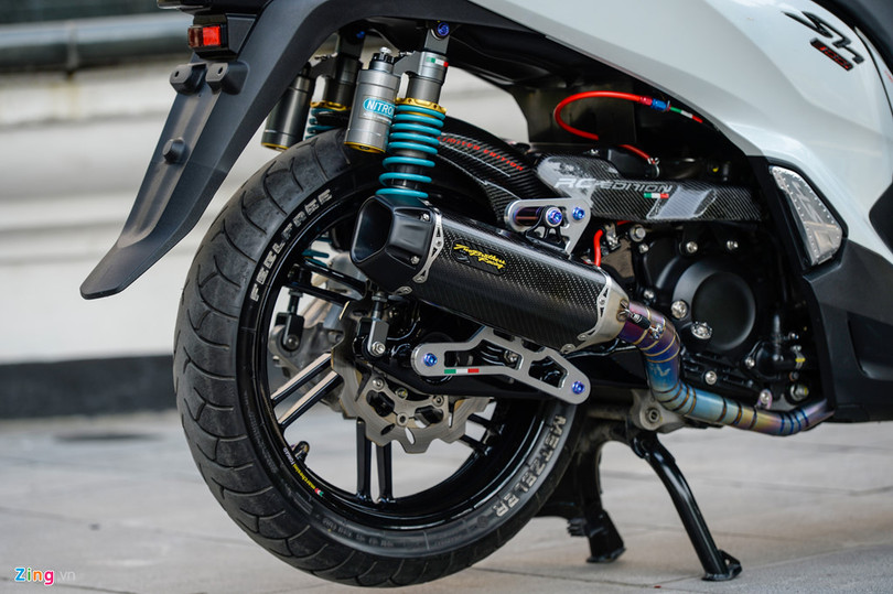 Honda SH 300i độ gần 200 triệu tiền đồ chơi tại Hà Nội