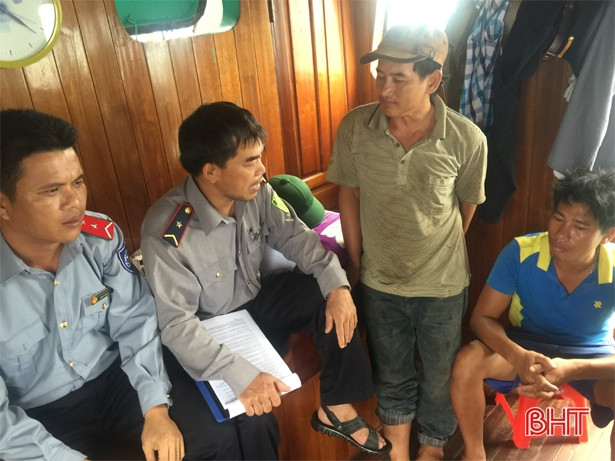 Xử phạt 18 triệu đồng tàu giã cào Nghệ An khai thác sai tuyến ở Hà Tĩnh