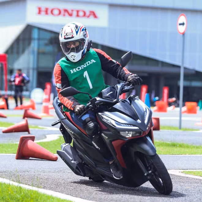 Đánh giá toàn diện 2018 Honda Click 150i giá 42 triệu đồng