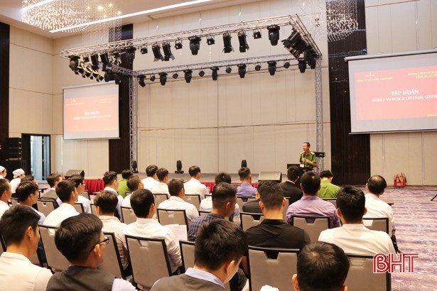 Trang bị kỹ năng phòng cháy chữa cháy cho 120 CBNV Vinpearl Hà Tĩnh