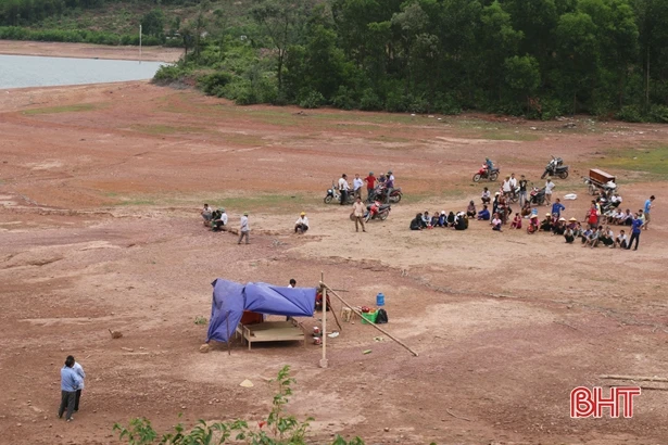 Rủ nhau xuống đập nước chơi, 2 chị em ruột chết đuối thương tâm