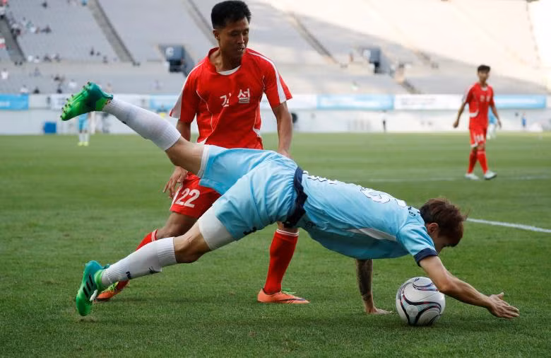 Công nhân Triều Tiên sang Hàn Quốc thi đấu giao hữu bóng đá