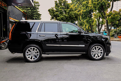 Escalade thường được gọi là "khủng long" Mỹ. “Khủng long” Cadillac Escalade 2019 giá hơn 10 tỷ tại Việt Nam