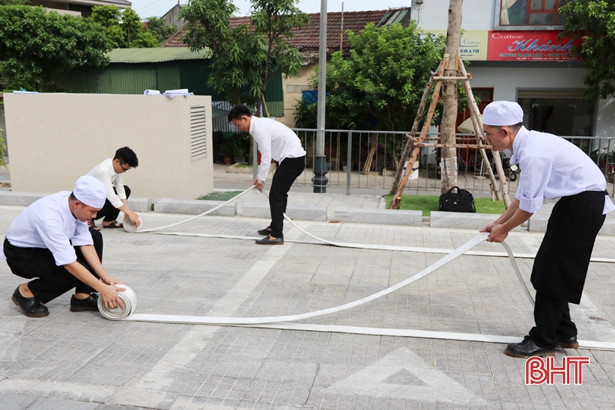 Trang bị kỹ năng phòng cháy chữa cháy cho 120 CBNV Vinpearl Hà Tĩnh