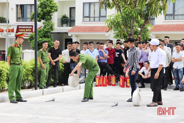 Trang bị kỹ năng phòng cháy chữa cháy cho 120 CBNV Vinpearl Hà Tĩnh