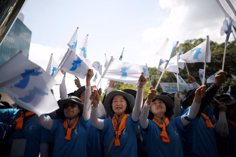 Công nhân Triều Tiên sang Hàn Quốc thi đấu giao hữu bóng đá