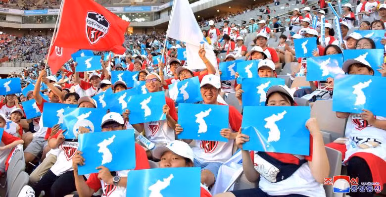 Công nhân Triều Tiên sang Hàn Quốc thi đấu giao hữu bóng đá