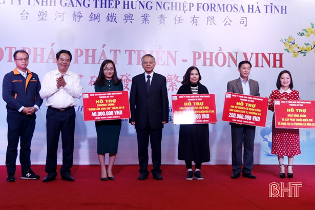 Formosa Hà Tĩnh trao tài trợ công ích với số tiền 2,2 tỷ đồng