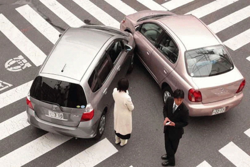 Xe ô tô mất phanh đột ngột, phải làm sao?