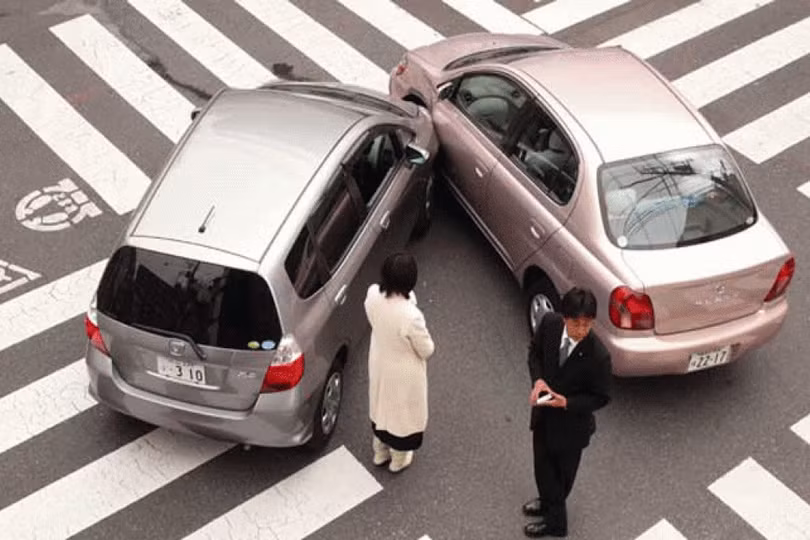 Xe ô tô mất phanh đột ngột, phải làm sao?