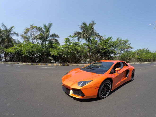 Honda đời cũ phù phép thành Lamborghini Aventador