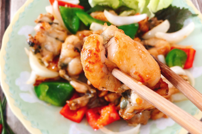 Ếch chiên nước mắm thơm lừng, chồng con “đánh bay” nồi cơm