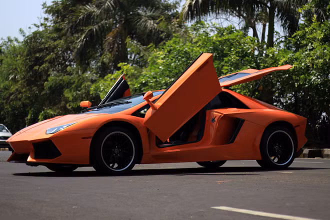 Honda đời cũ phù phép thành Lamborghini Aventador
