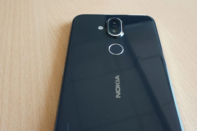 Đập hộp Nokia 8.1 - smartphone chạy Snapdragon 710 có giá rẻ nhất tại Việt Nam