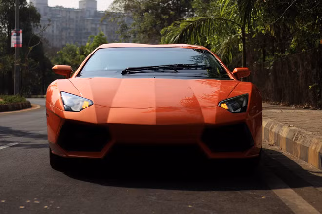 Honda đời cũ phù phép thành Lamborghini Aventador