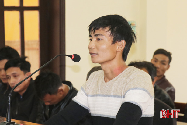 Ham mê “đỏ đen”, 9 con bạc lãnh án 63 tháng tù