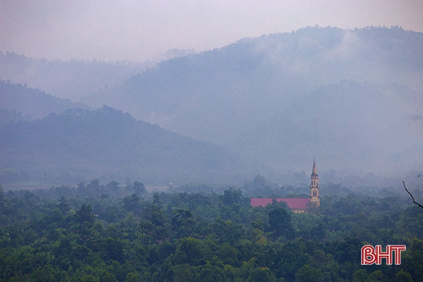 Chạy đua cùng Mặt Trời, “săn mây” trên dãy Ka Đay