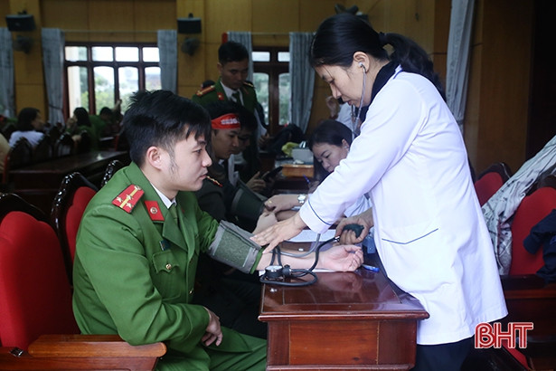 150 CBCS Công an Hà Tĩnh hiến máu tình nguyện