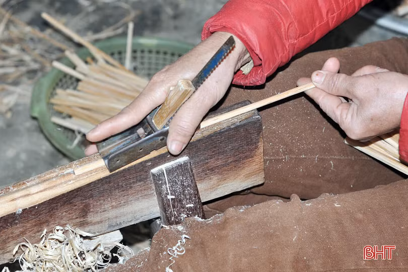 Làng làm đũa Phúc Trạch thâu đêm chuẩn bị hàng tết