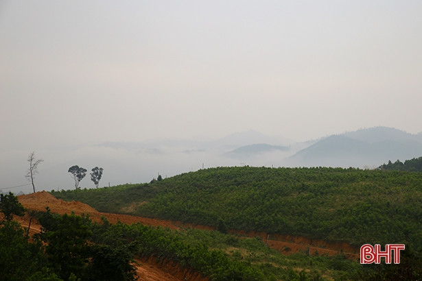 Chạy đua cùng Mặt Trời, “săn mây” trên dãy Ka Đay