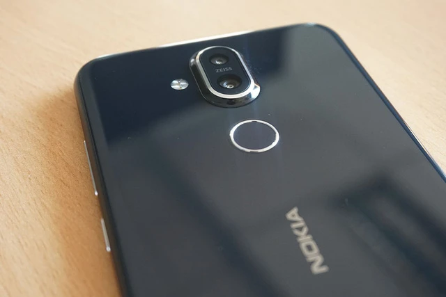 Đập hộp Nokia 8.1 - smartphone chạy Snapdragon 710 có giá rẻ nhất tại Việt Nam