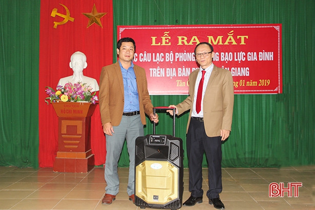 Phường Tân Giang ra mắt 11 CLB phòng, chống bạo lực gia đình