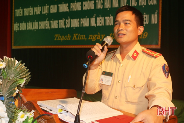 Tuyên truyền phổ biến pháp luật cho hơn 400 học sinh vùng biển Hà Tĩnh