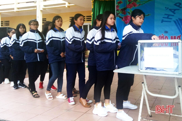 “Thắp sáng ước mơ tuổi trẻ” Trường THPT Nguyễn Văn Trỗi