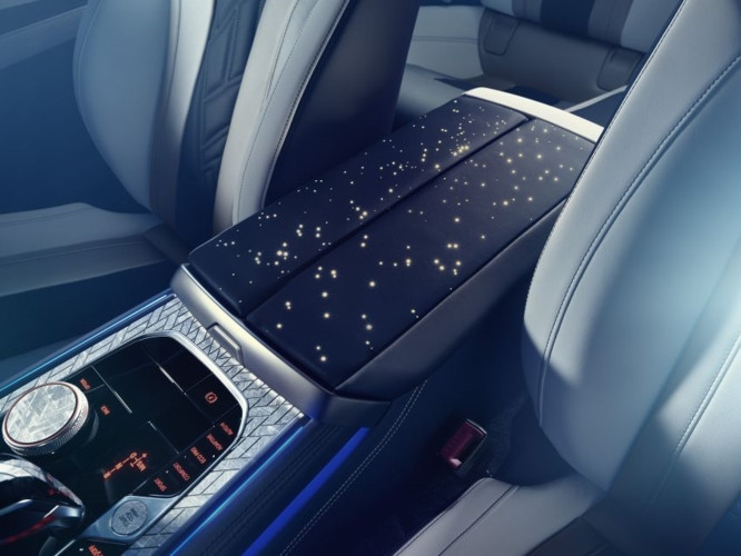 bmw 8 series trở nên độc đáo với các chi tiết bằng thiên thạch hình 10 BMW 8 Series trở nên độc đáo với các chi tiết bằng thiên thạch