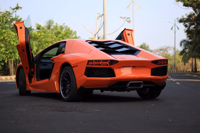 Honda đời cũ phù phép thành Lamborghini Aventador