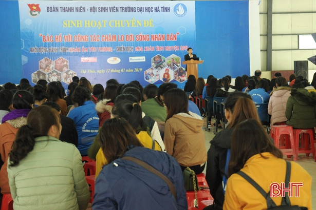 SV Đại học Hà Tĩnh khởi động hành trình “Khăn ấm yêu thương”