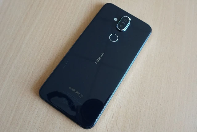 Đập hộp Nokia 8.1 - smartphone chạy Snapdragon 710 có giá rẻ nhất tại Việt Nam