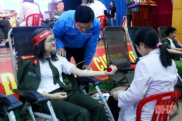 150 CBCS Công an Hà Tĩnh hiến máu tình nguyện