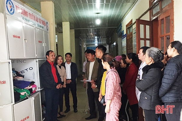 Ra mắt tủ quần áo miễn phí dành cho người nghèo Hương Khê