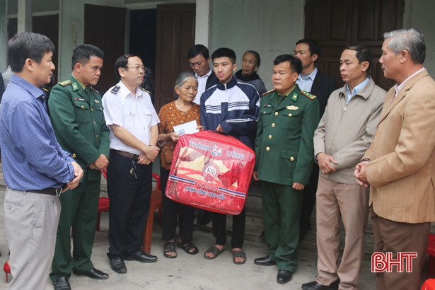 Giúp nam sinh mồ côi có việc làm sau khi tốt nghiệp THPT