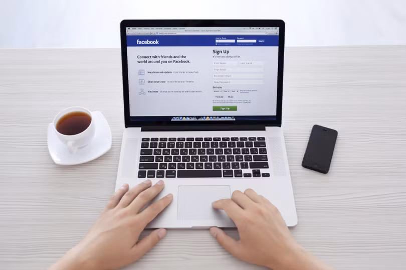 Hãy kiểm chứng thông tin trước khi chia sẻ lên Facebook