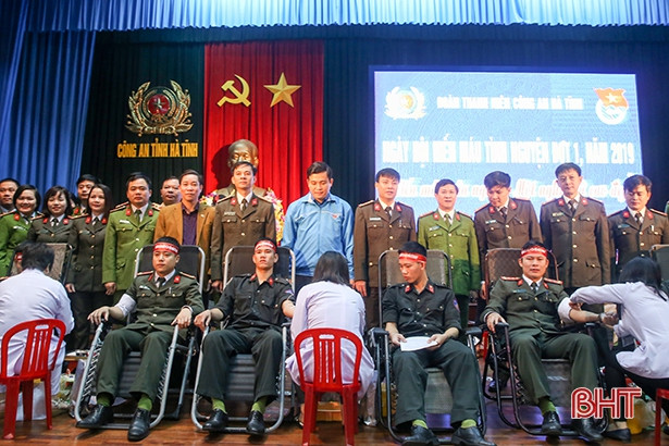 150 CBCS Công an Hà Tĩnh hiến máu tình nguyện