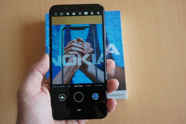 Đập hộp Nokia 8.1 - smartphone chạy Snapdragon 710 có giá rẻ nhất tại Việt Nam