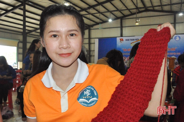 SV Đại học Hà Tĩnh khởi động hành trình “Khăn ấm yêu thương”