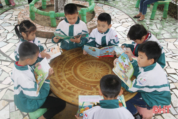 Đọc sách trong giờ nghỉ - thói quen của học sinh Nghi Xuân