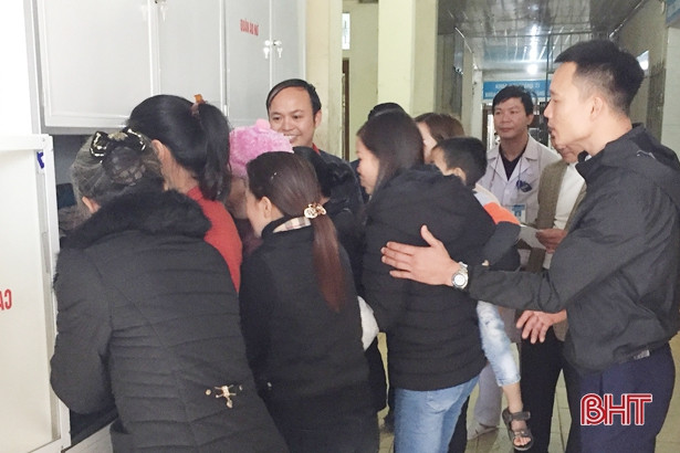 Ra mắt tủ quần áo miễn phí dành cho người nghèo Hương Khê