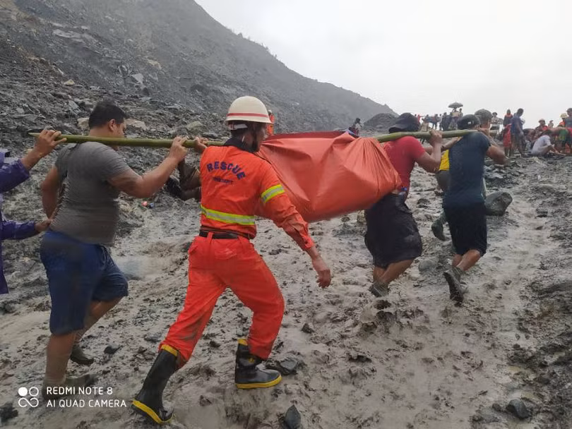 Hiện trường vụ sạt lở mỏ ngọc bích khiến hơn 100 người thiệt mạng ở Myanmar