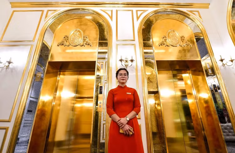 Báo nước ngoài trầm trồ về khách sạn dát vàng ở Việt Nam