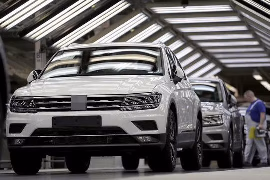 NÓNG: Sau ô tô nội, xe nhập khẩu cũng kiến nghị giảm 50% phí trước bạ