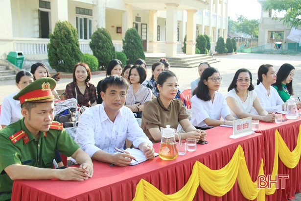 Trang bị kiến thức về chống mua bán người cho học sinh THPT huyện Nghi Xuân