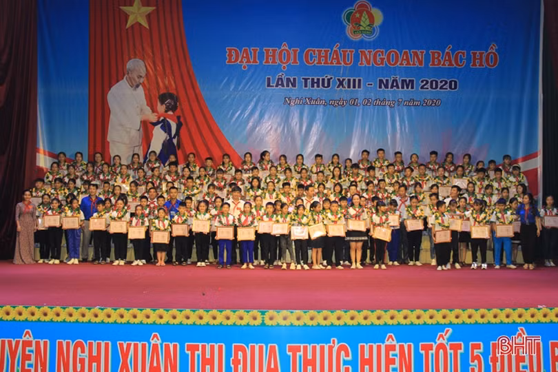 Nghi Xuân, Kỳ Anh tuyên dương cháu ngoan Bác Hồ