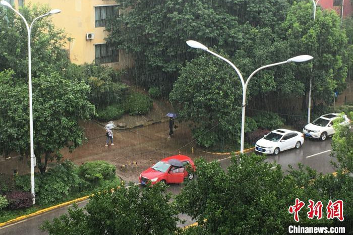 Mưa lũ làm 121 người chết và mất tích ở Trung Quốc