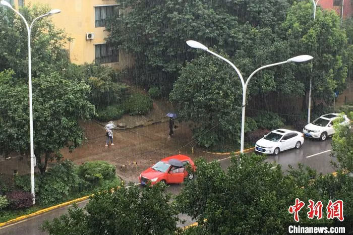 Mưa lũ làm 121 người chết và mất tích ở Trung Quốc